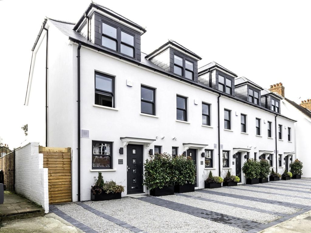 4 bed end terrace house to rent in Hersham Road, Hersham, WaltonOnThames KT12, £3,000 pcm Zoopla