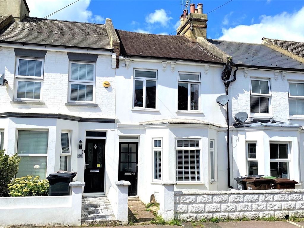 2 bed terraced house to rent in Chandler Road, BexhillOnSea TN39, £