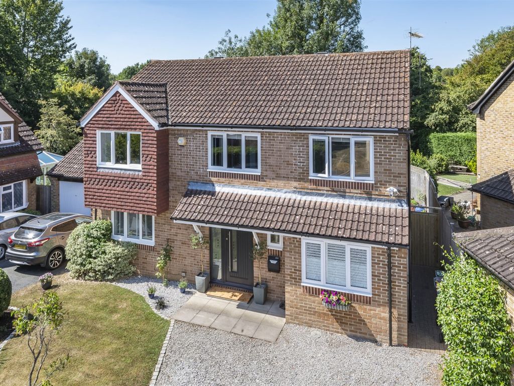 5 bed detached house for sale in York Close, Southwater RH13 Zoopla