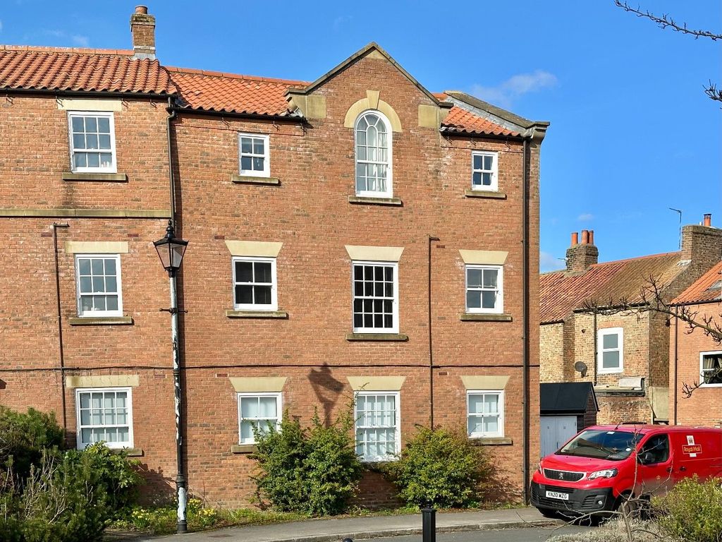 2 bed flat for sale in Wilkinson Court, Easingwold, York YO61, £77,500