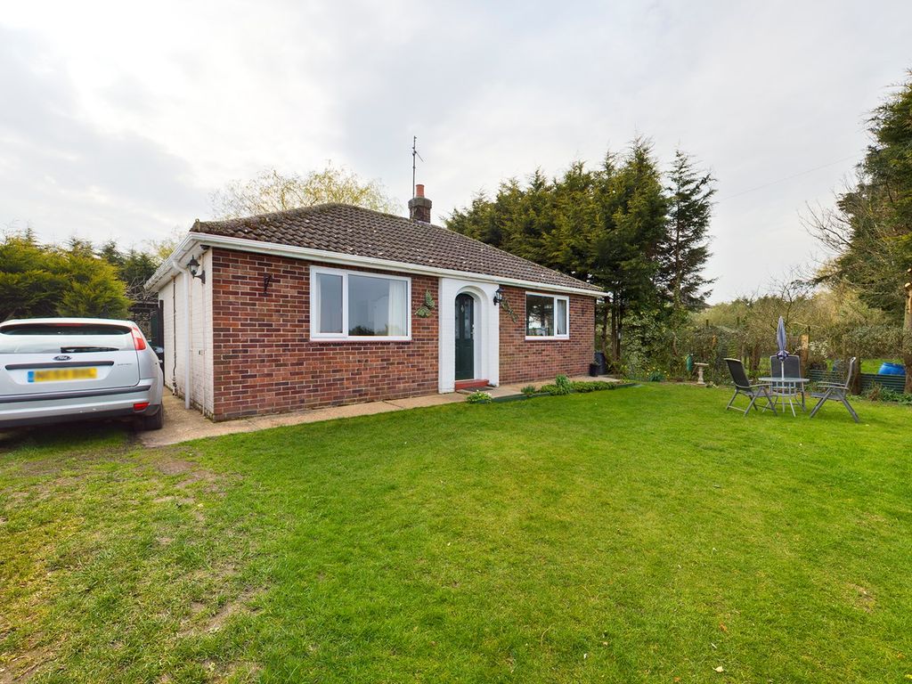 2 bed detached bungalow for sale in Burnt Lane, Wiggenhall St Mary