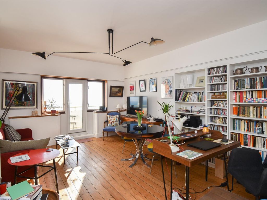 1 bed flat for sale in Marine Court, St. LeonardsOnSea TN38 Zoopla