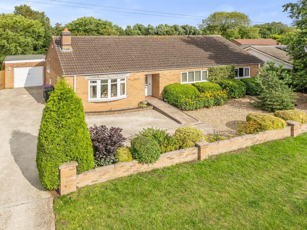 3 bed detached bungalow for sale in Prospect Street, Horncastle, Lincs