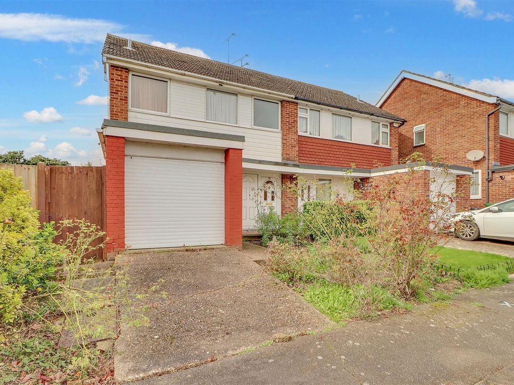 5 bed semidetached house for sale in Trinder Way, Wickford SS12, £380,000 Zoopla