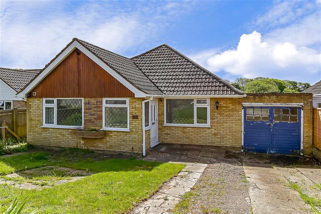 3 bed detached bungalow for sale in Denton Rise, Newhaven, East Sussex