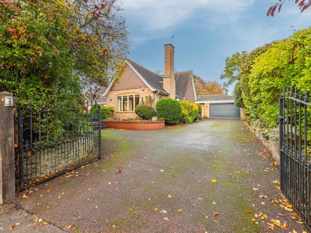 4 bed bungalow for sale in Cuffley, Potters Bar EN6, £1,100,000 Zoopla