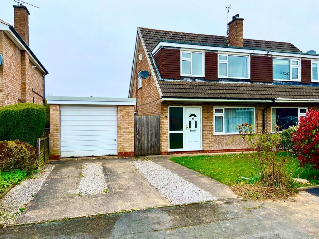 3 bed semidetached house to rent in Birkdale Close, Bramhall