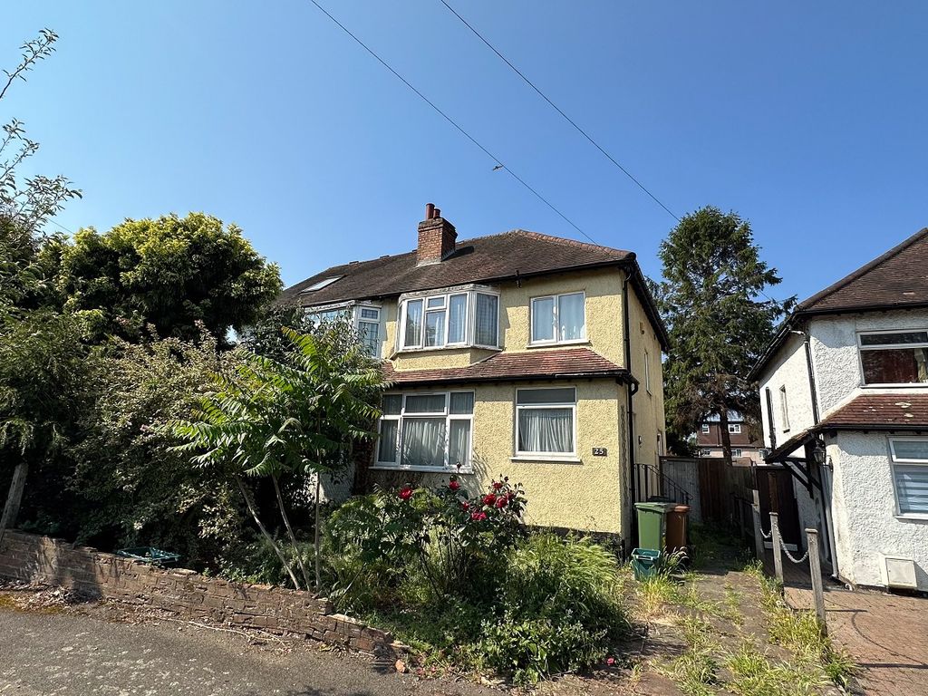 3 bed semidetached house for sale in Burleigh Avenue, Wallington