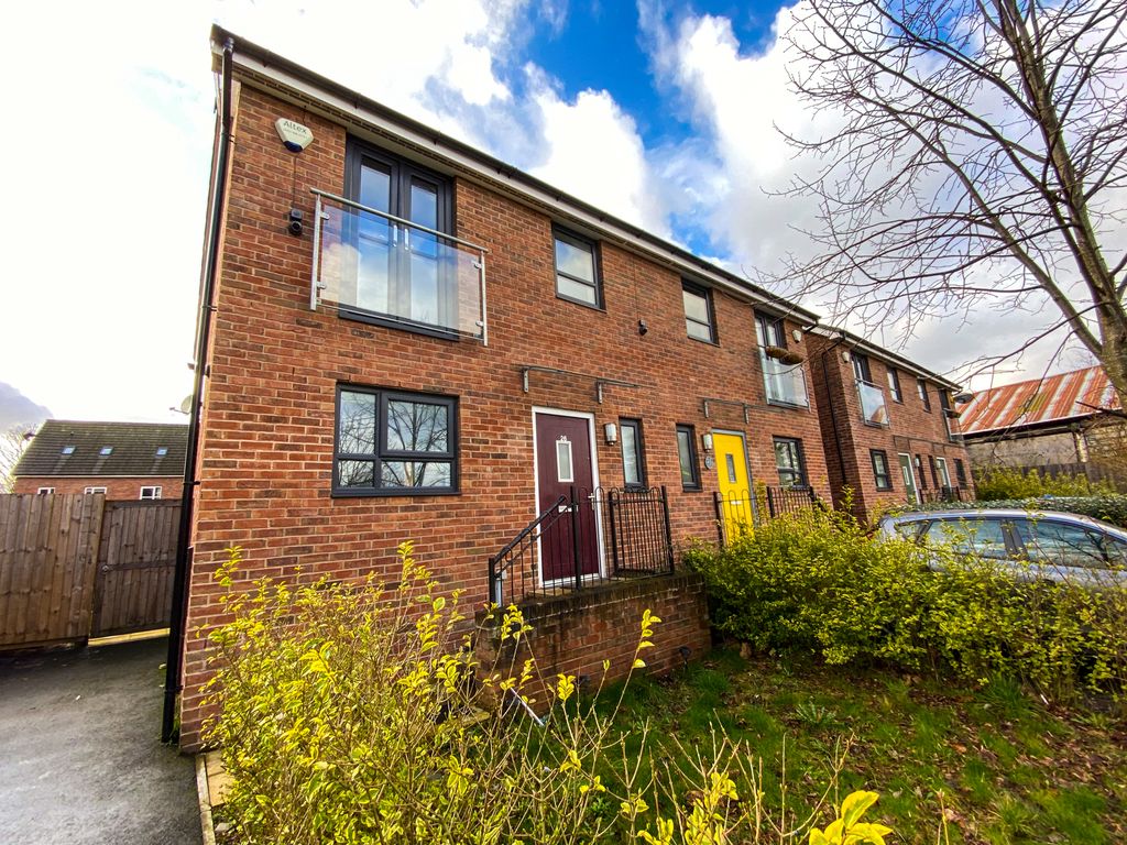 3 bed semidetached house to rent in Meadow Road, Salford M7 Zoopla