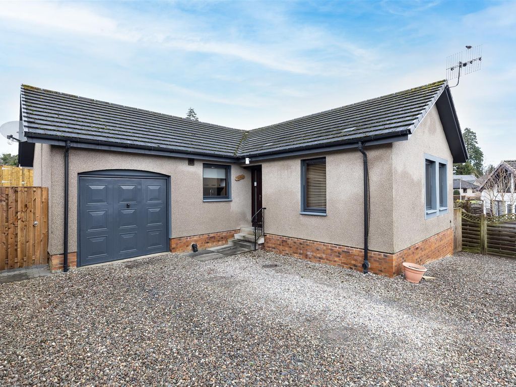 3 bed property for sale in Hatton Road, Luncarty, Perth PH1, £247,000