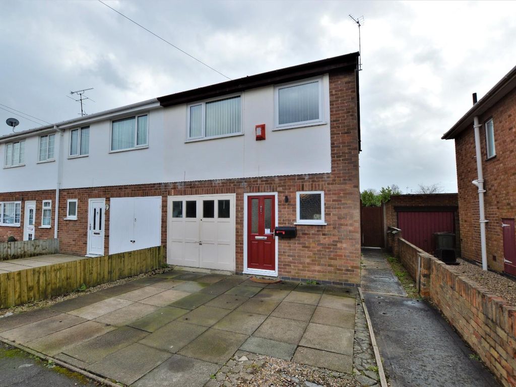3 bed town house for sale in Waterloo Crescent, Wigston LE18 Zoopla