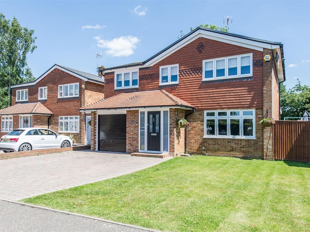 4 bed detached house for sale in Crown Acres, East Peckham, Tonbridge