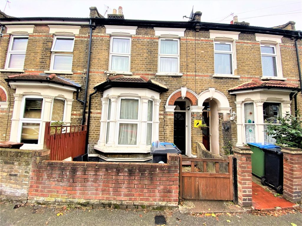 3 bed terraced house to rent in Chichester Road, London E11 Zoopla