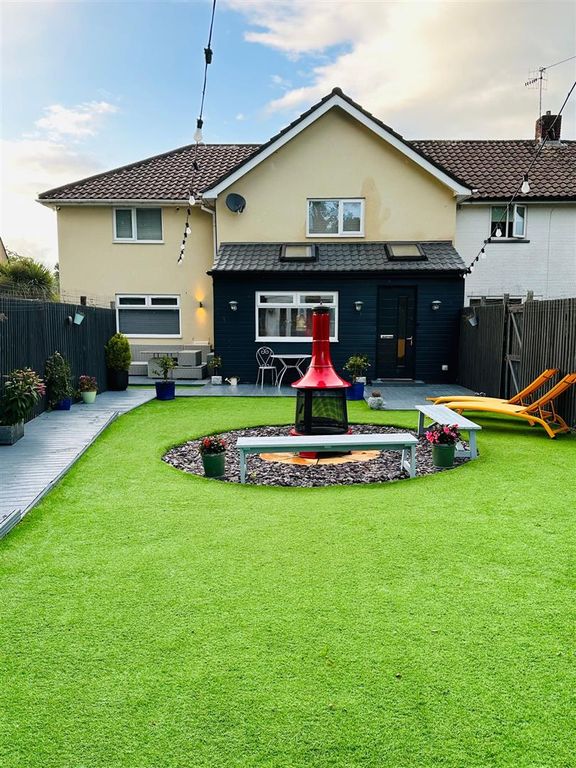 6 bed end terrace house for sale in Court Farm Road, Llantarnam