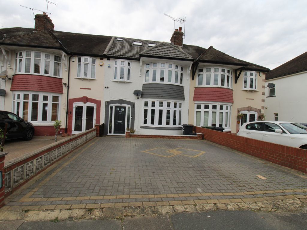 5 bed terraced house for sale in Herent Drive, Clayhall, Ilford IG5