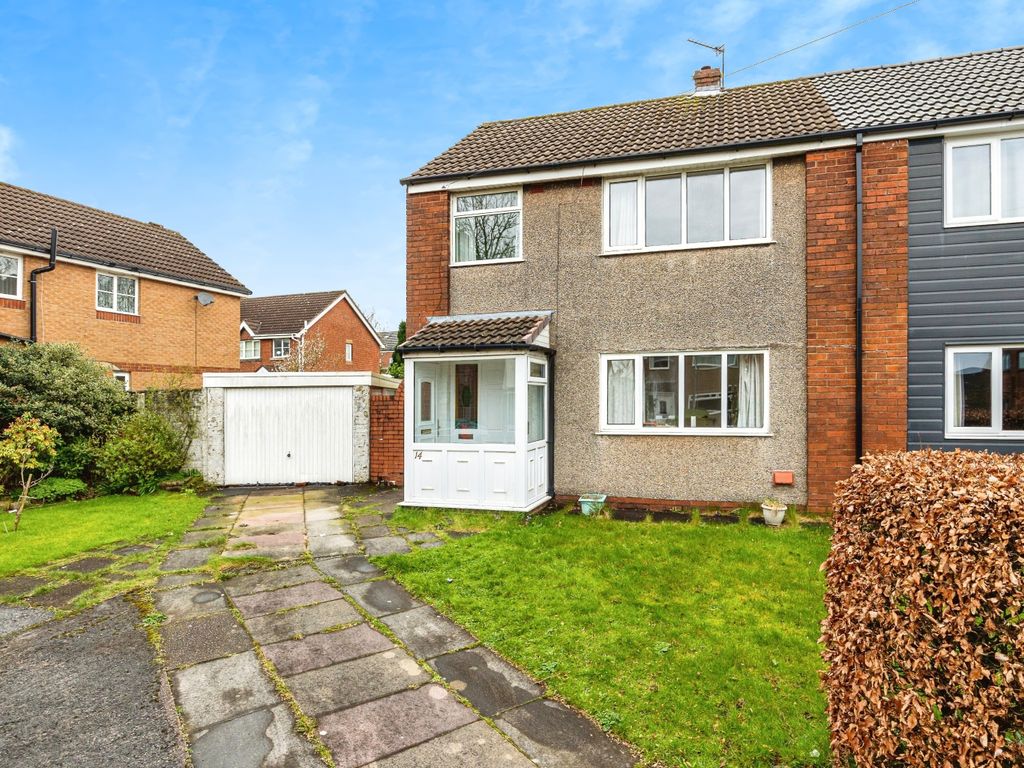 3 bed semidetached house for sale in Bickerstaffe Close, Shaw, Oldham
