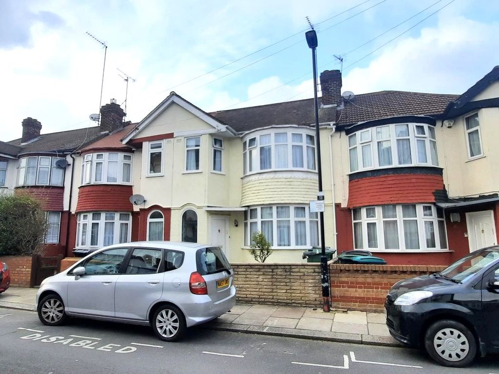 3 bed terraced house for sale in Riverside Road, London N15, £950,000