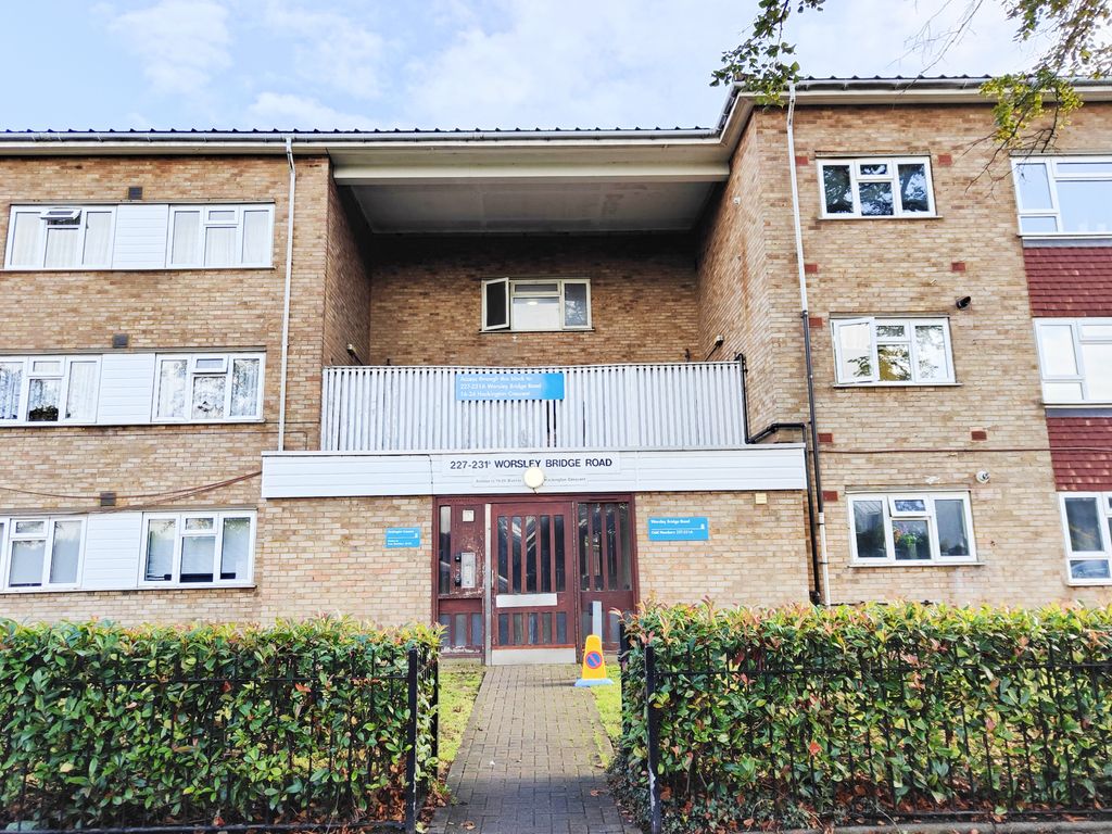 2 bed flat to rent in Worsley Bridge Road, Beckenham BR3, £1,650 pcm