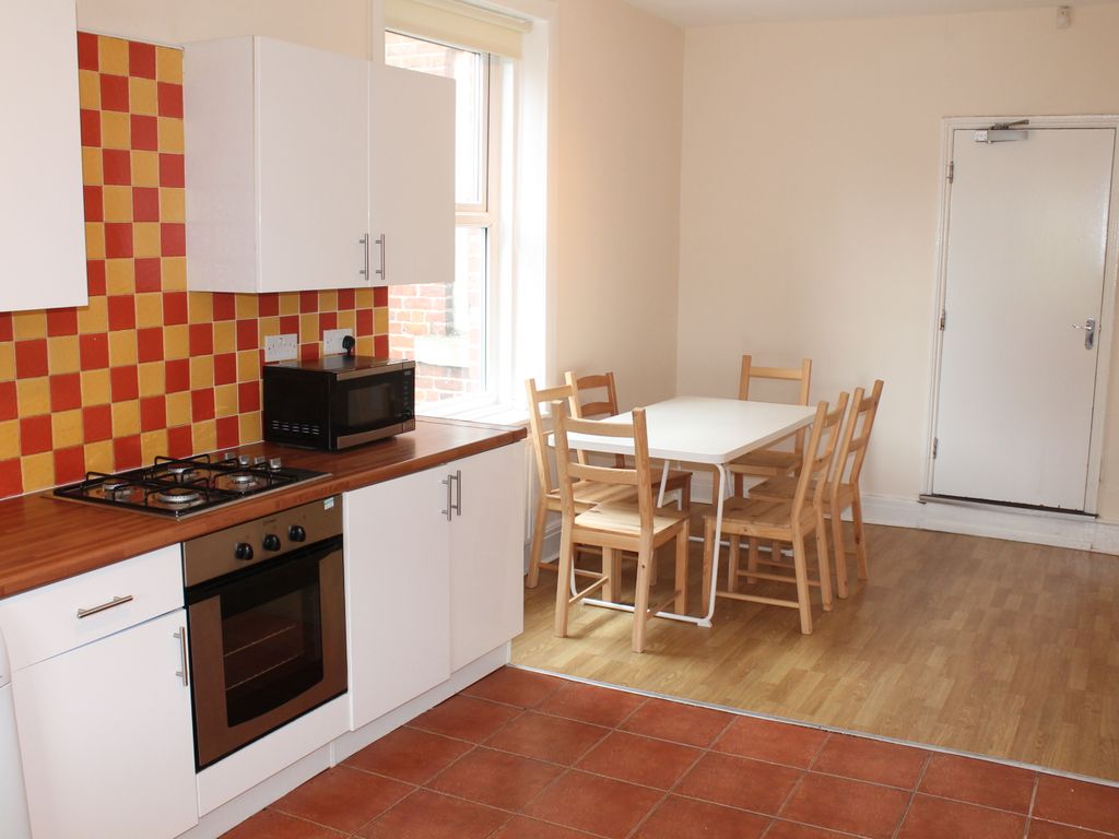 6 bed detached house to rent in Rothbury Terrace, Heaton NE6, £2,600