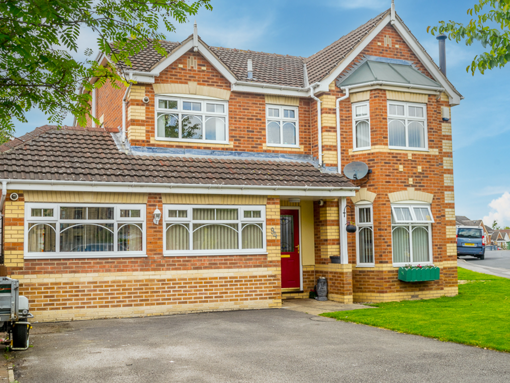 4 bed detached house for sale in Springfield Road, Morley, Leeds LS27