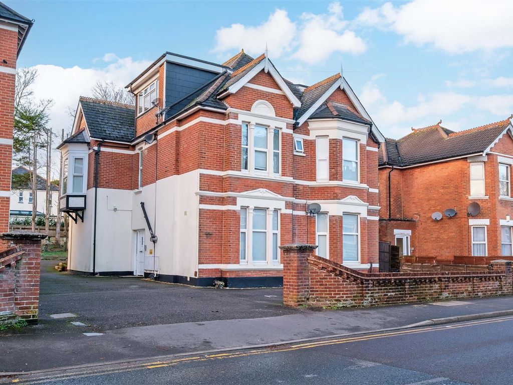 2 bed flat for sale in Alumhurst Road, Alum Chine, Bournemouth BH4, £