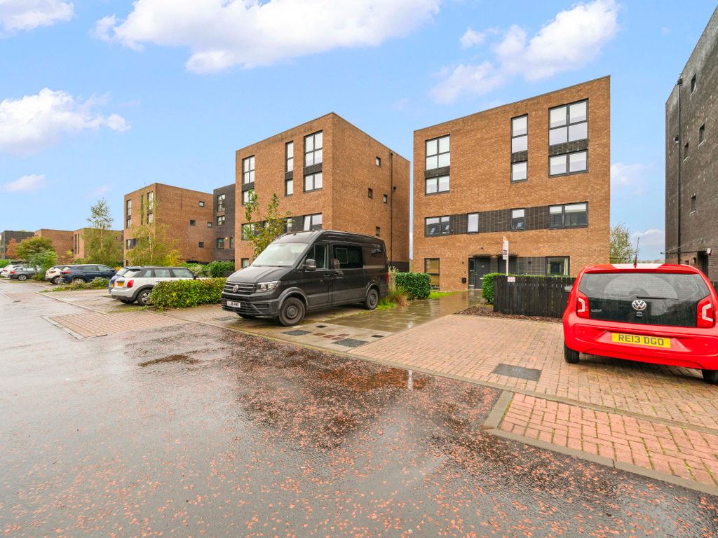 3 bed semidetached house for sale in London Avenue, Dalmarnock