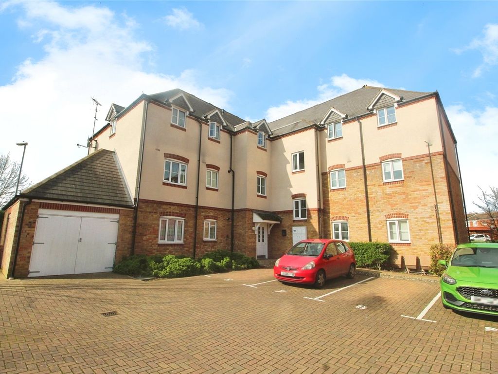 2 bed flat for sale in East Hall Walk, Sittingbourne, Kent ME10, £190,000 Zoopla