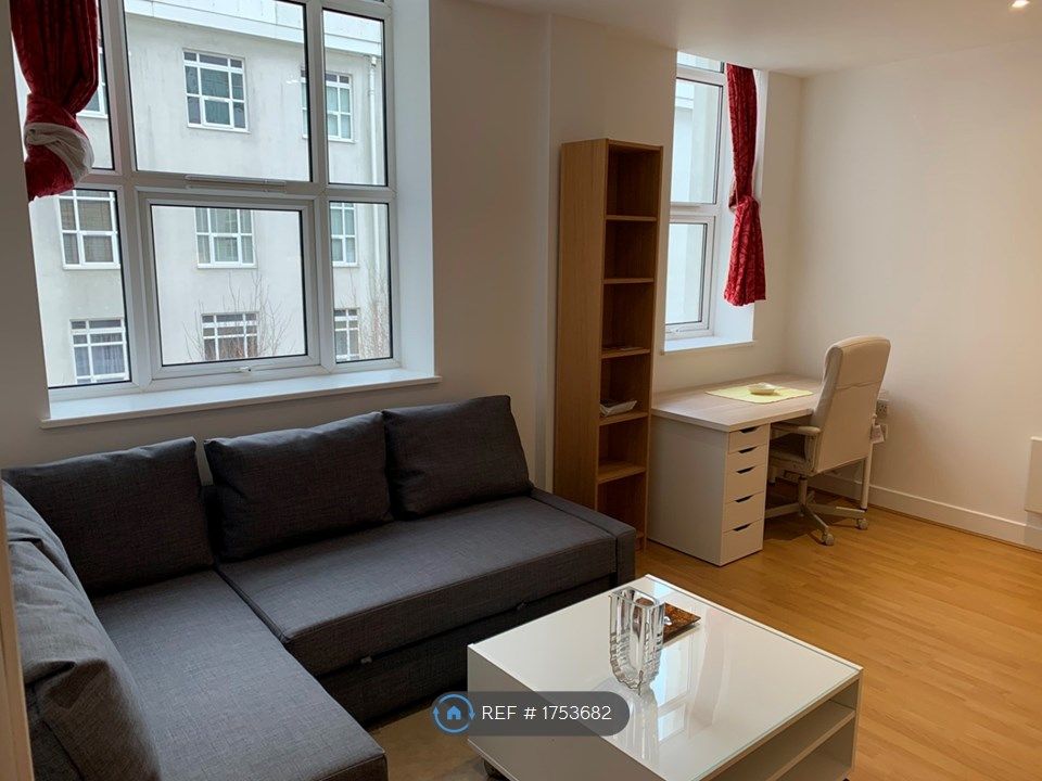 1 bed flat to rent in Bromyard House, London W3 Zoopla