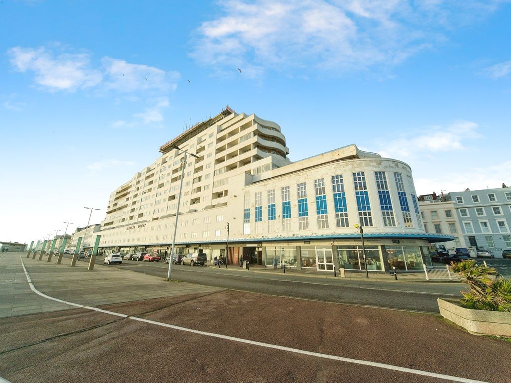 3 bed flat for sale in Marine Court, St LeonardsOnSea TN38, £220,000