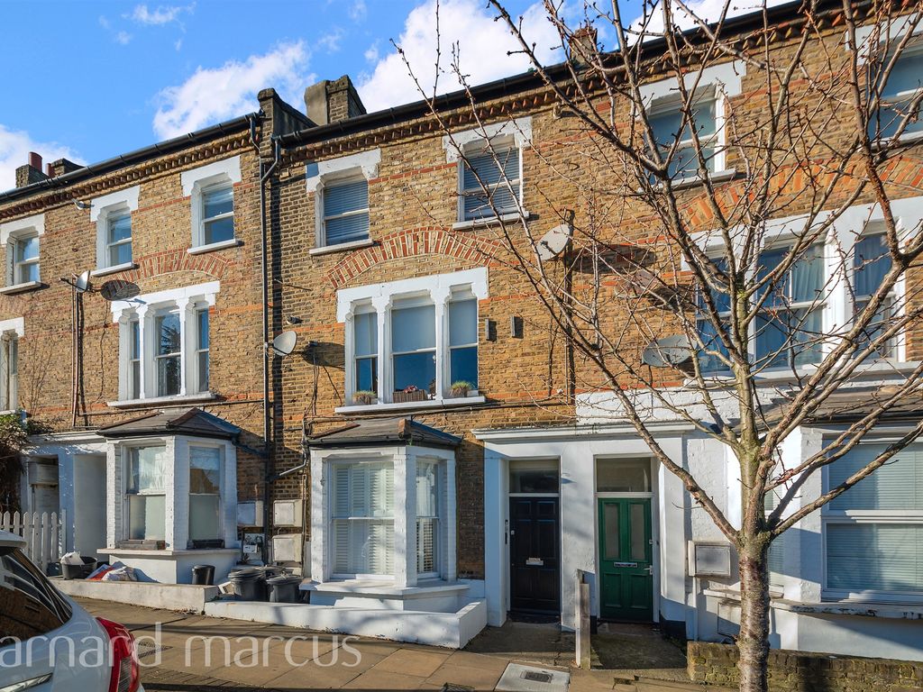 2 bed flat for sale in Merton Road, London SW18, £385,000 Zoopla