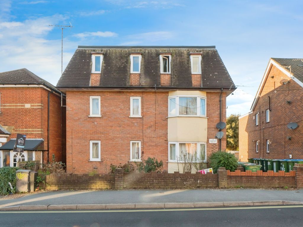 2 bed flat for sale in Bullar Road, Southampton SO18, £170,000 Zoopla