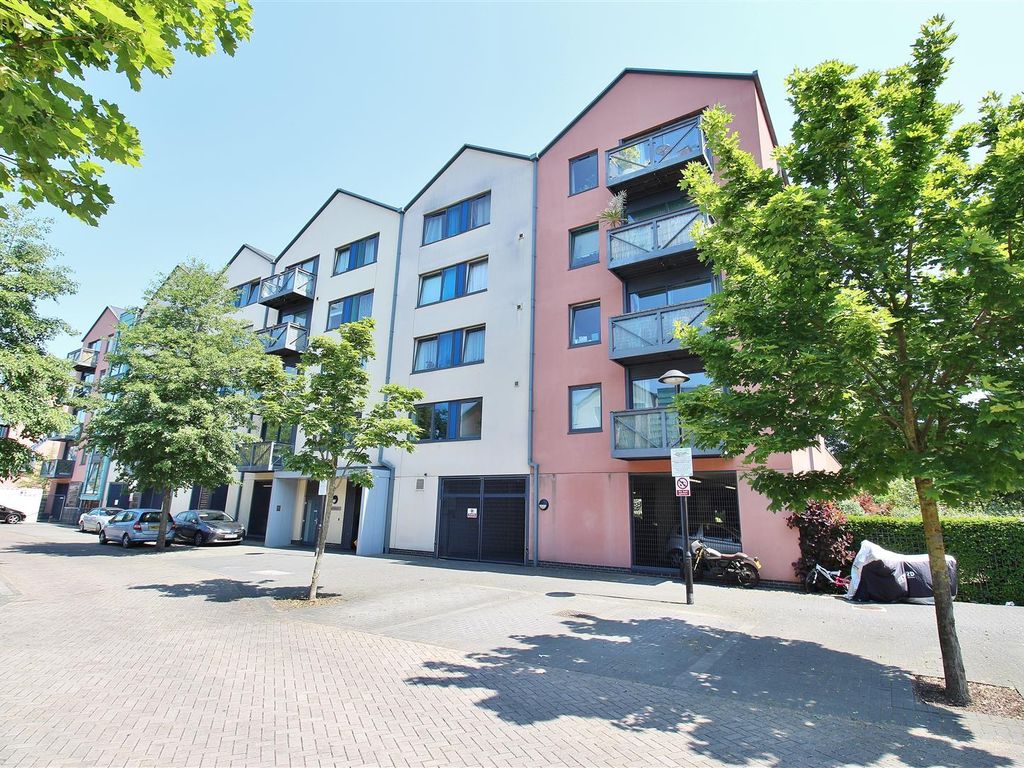 1 bed flat for sale in Norris House, Union Lane, Isleworth TW7, £