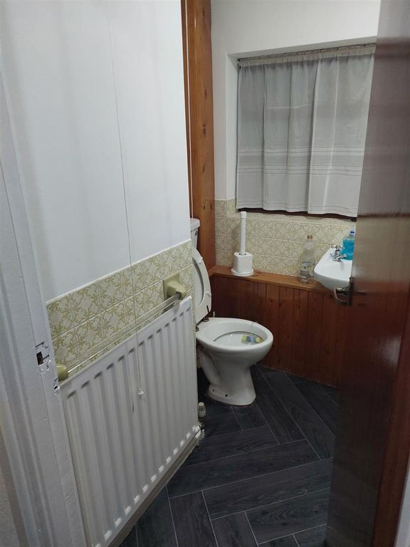 2 bed property to rent in Chaucer Avenue, Willenhall WV12, £845 pcm