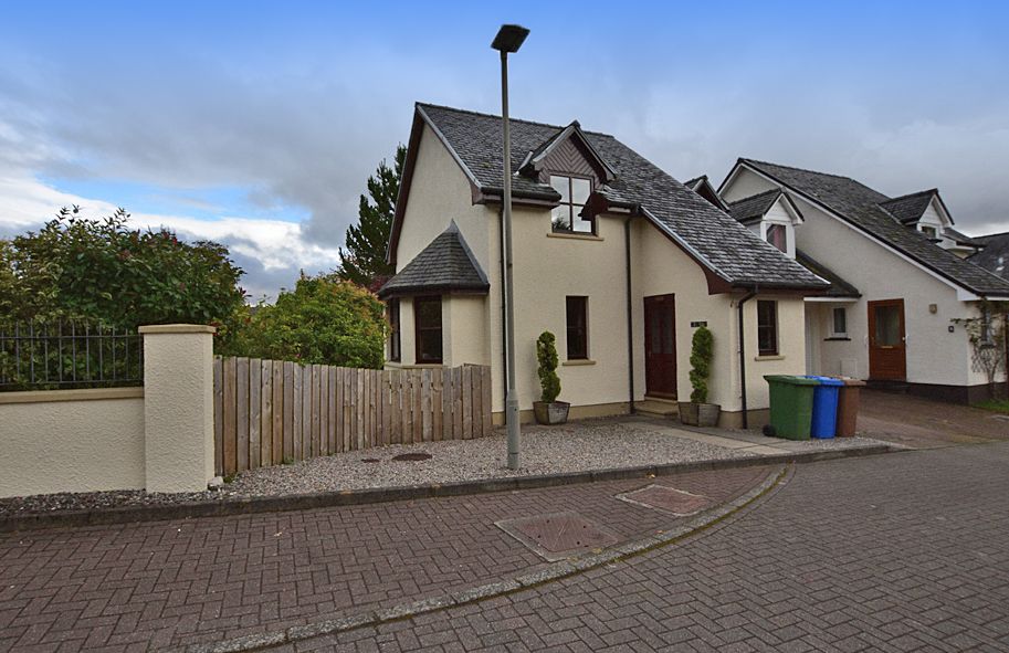 3 bed semidetached house for sale in Ravensdale Court, Fort William