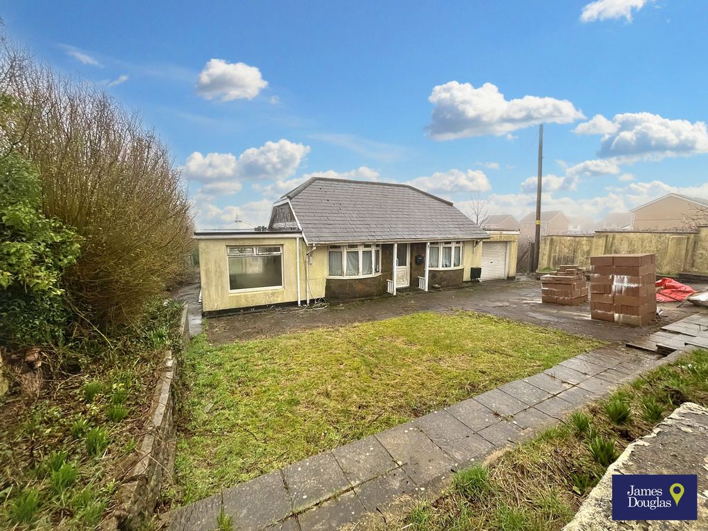 3 bed bungalow for sale in Gilfach Goch, Porth CF39, £