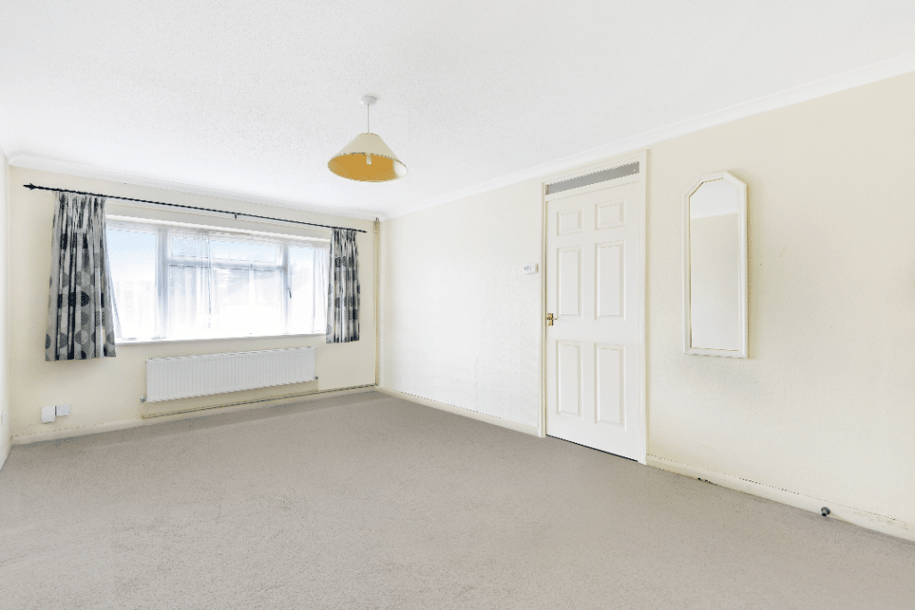 2 bed flat to rent in Belvedere Gardens, West Molesey KT8, £1,350 pcm Zoopla
