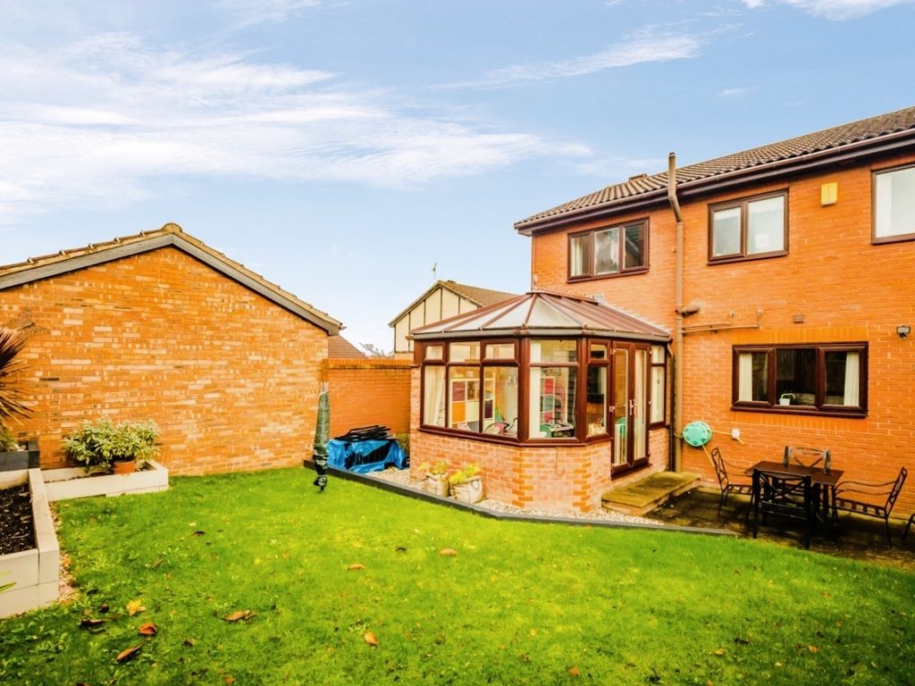 4 bed detached house for sale in Silcoates Drive, Wrenthorpe, Wakefield