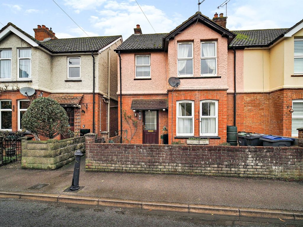 4 bed semidetached house for sale in Shaftesbury Road, Wilton