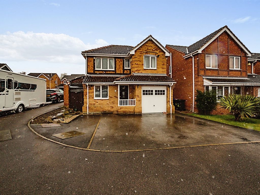 4 bed detached house for sale in Rowan Close, Goldthorpe, Rotherham S63