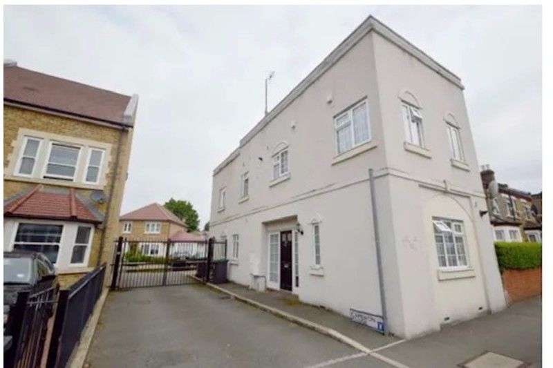 1 bed flat to rent in Cameron Close, London, Bounds Green N22, £1,475