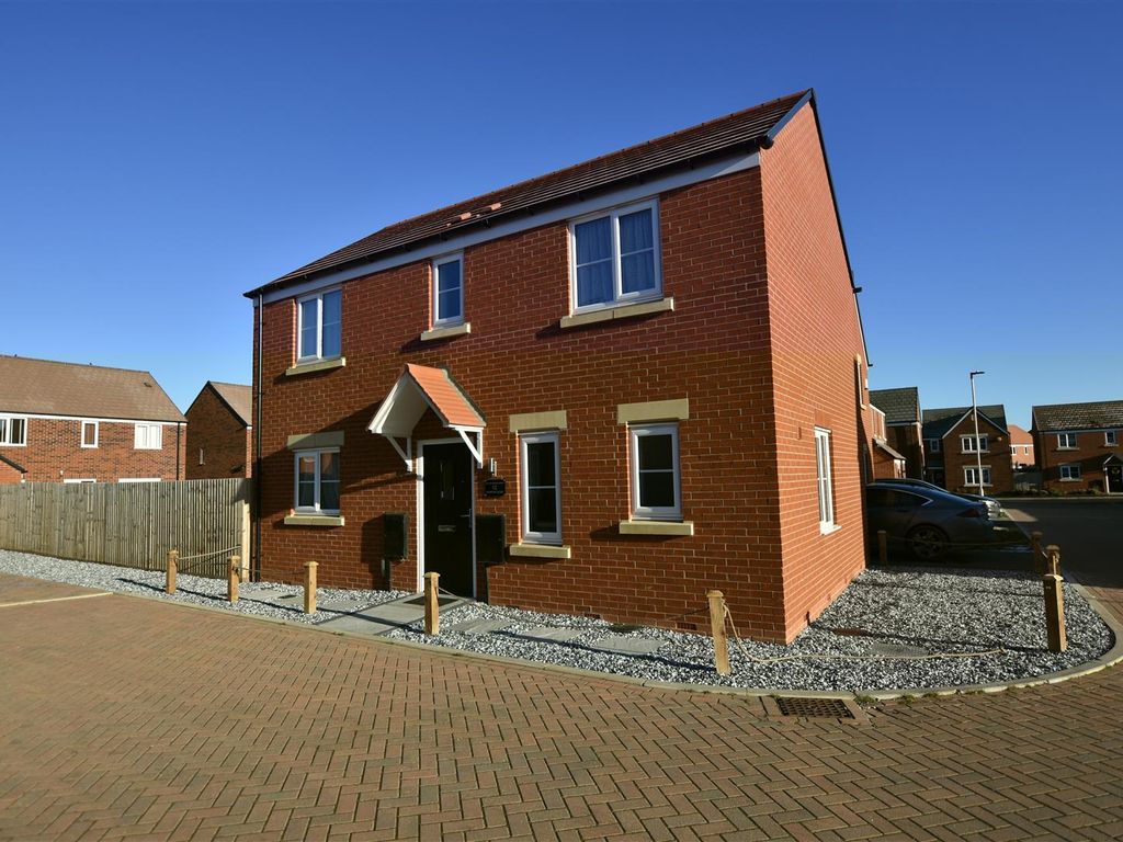 3 bed detached house for sale in Morton Close, Hampton Gardens