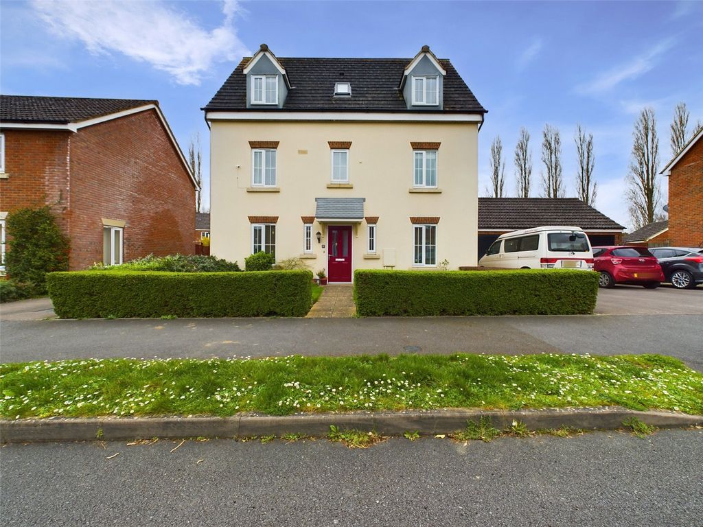 5 bed detached house for sale in Staxton Drive Kingsway, Quedgeley