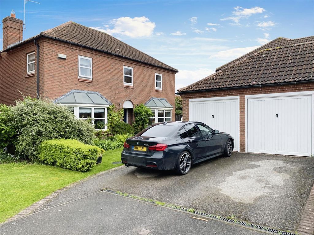 5 bed detached house for sale in Goodwin Lane, Fernwood, Newark NG24