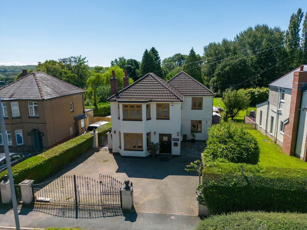 4 bed detached house for sale in Magor Road, Newport NP18, £585,000