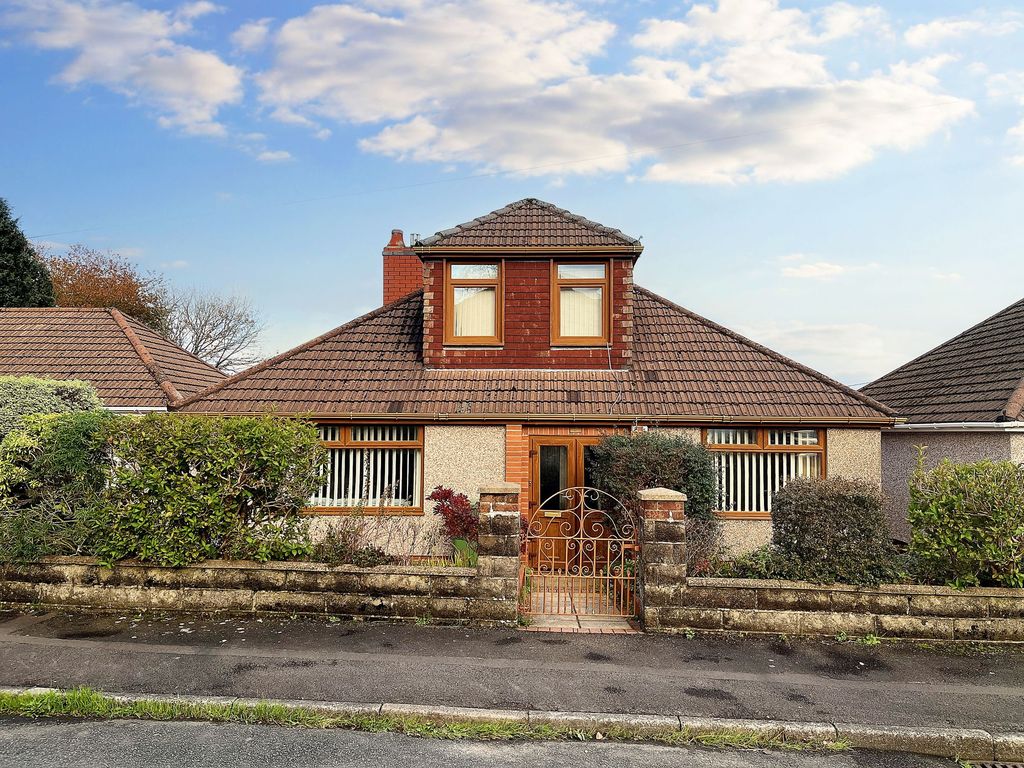 4 bed detached bungalow for sale in Lansbury Close, Caerphilly CF83, £315,000 Zoopla