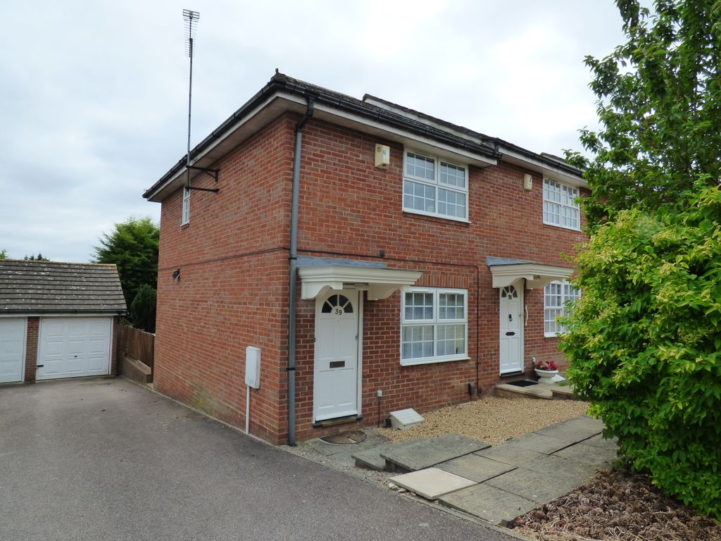 2 bed end terrace house to rent in Hayton Close, Luton LU3, £1,250 pcm Zoopla