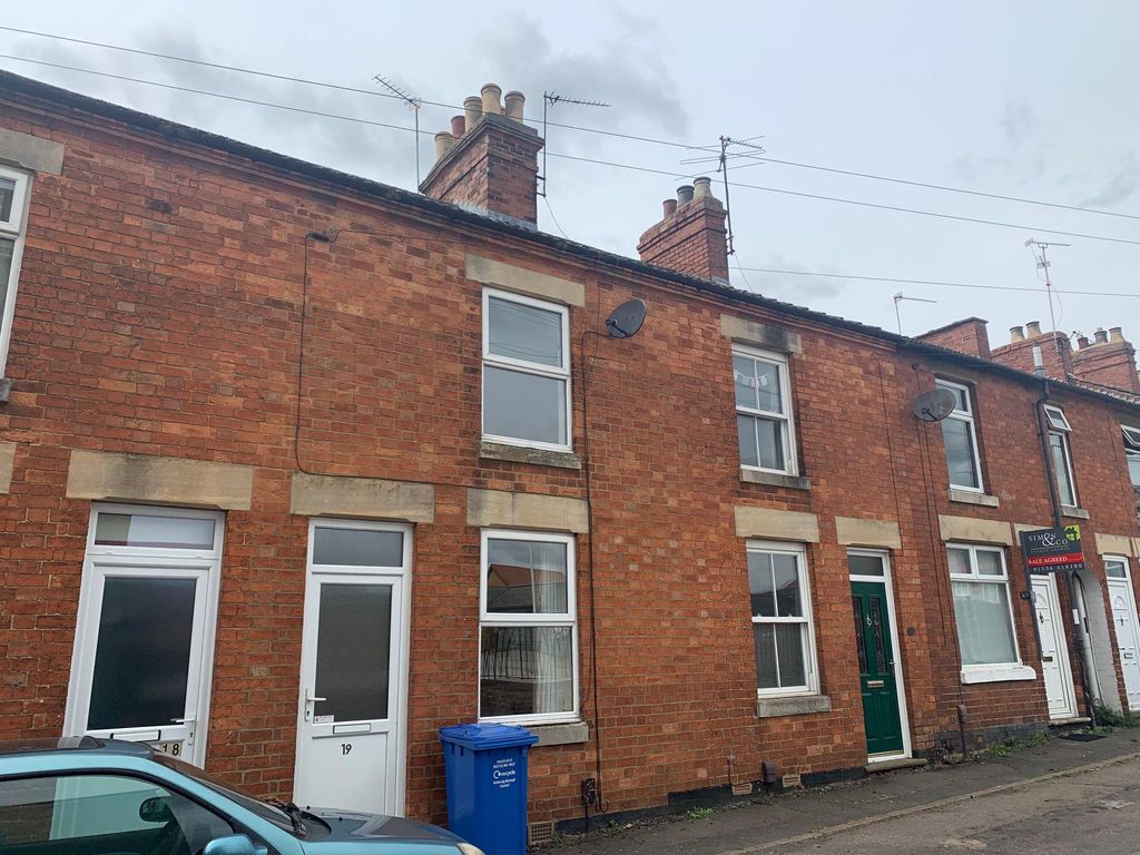 2 bed property to rent in Gladstone Street, Rothwell, Kettering NN14