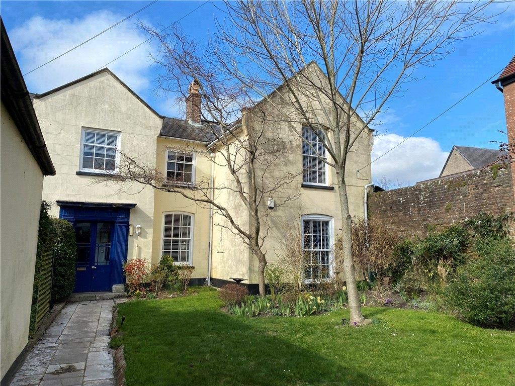 2 bed flat to rent in Salisbury Street, Blandford Forum, Dorset DT11, £