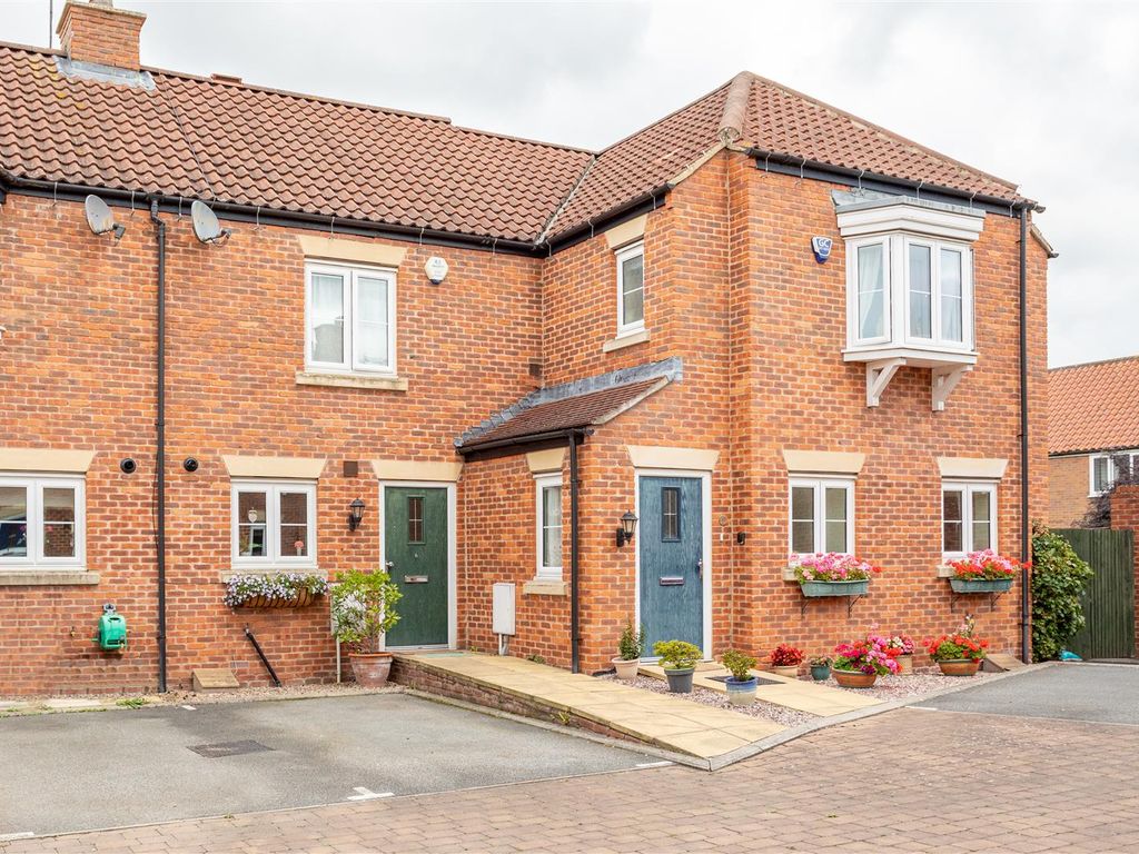 3 bed mews house for sale in Blacksmith Court, Easingwold, York YO61
