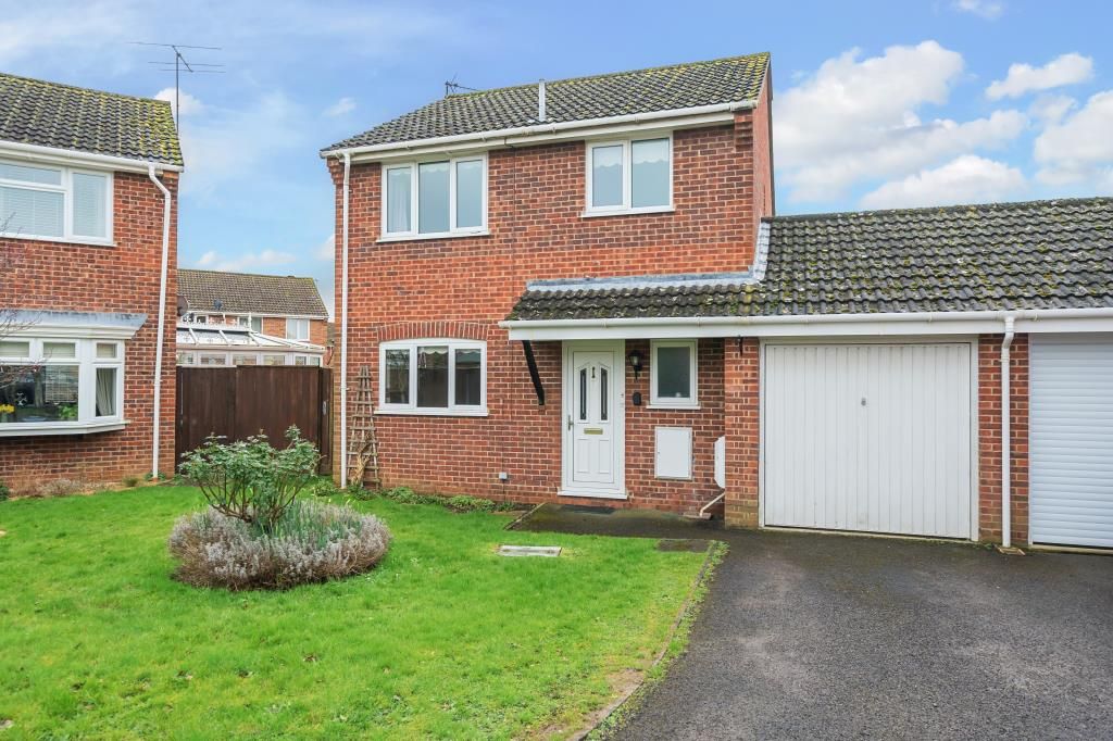 3 bed detached house for sale in Thatcham, Berkshire RG19, £400,000